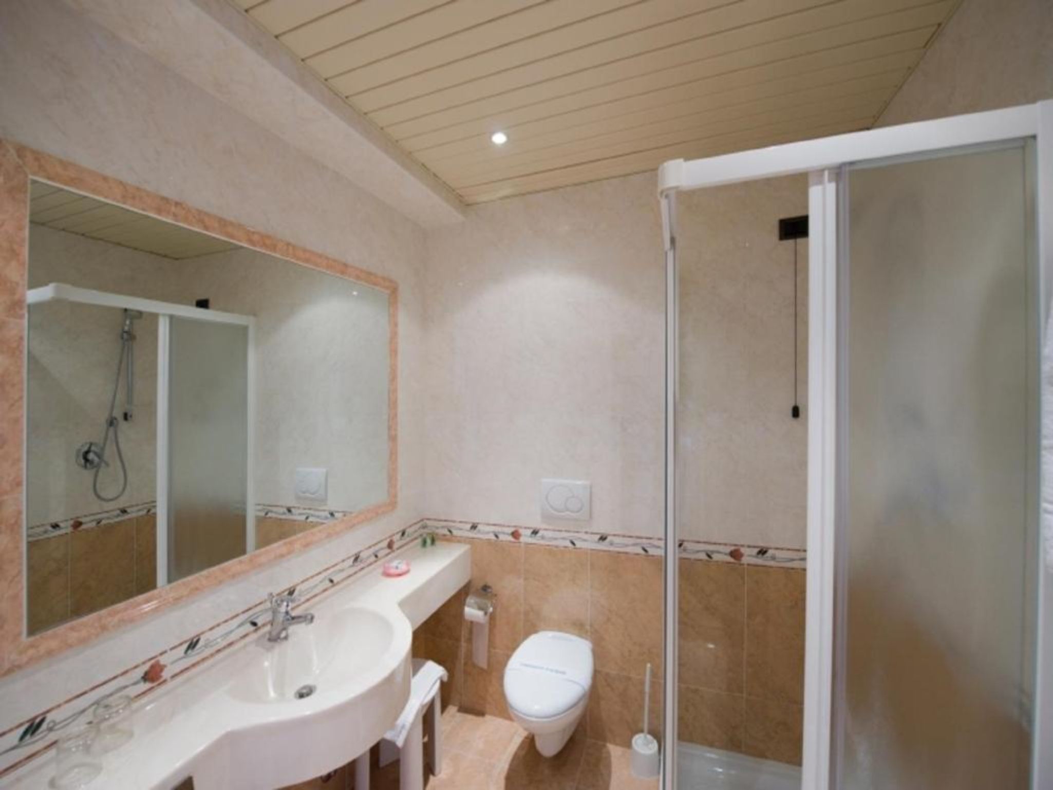 Room, Double or Twin Bed, Lake View