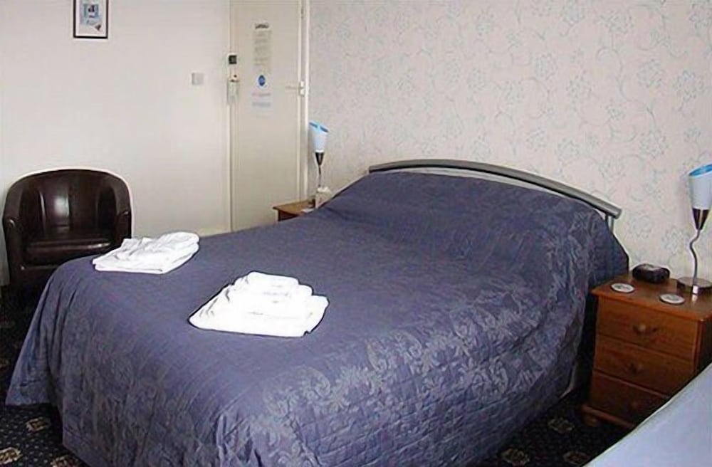 Lyndsay Guest House 20/50
