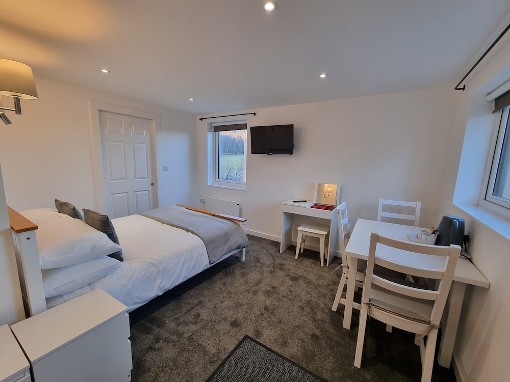 Carn Mhor Bed and Breakfast 10/50