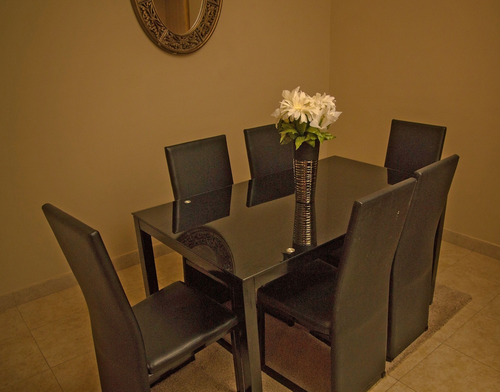Appiah's Royal Suites 40/45