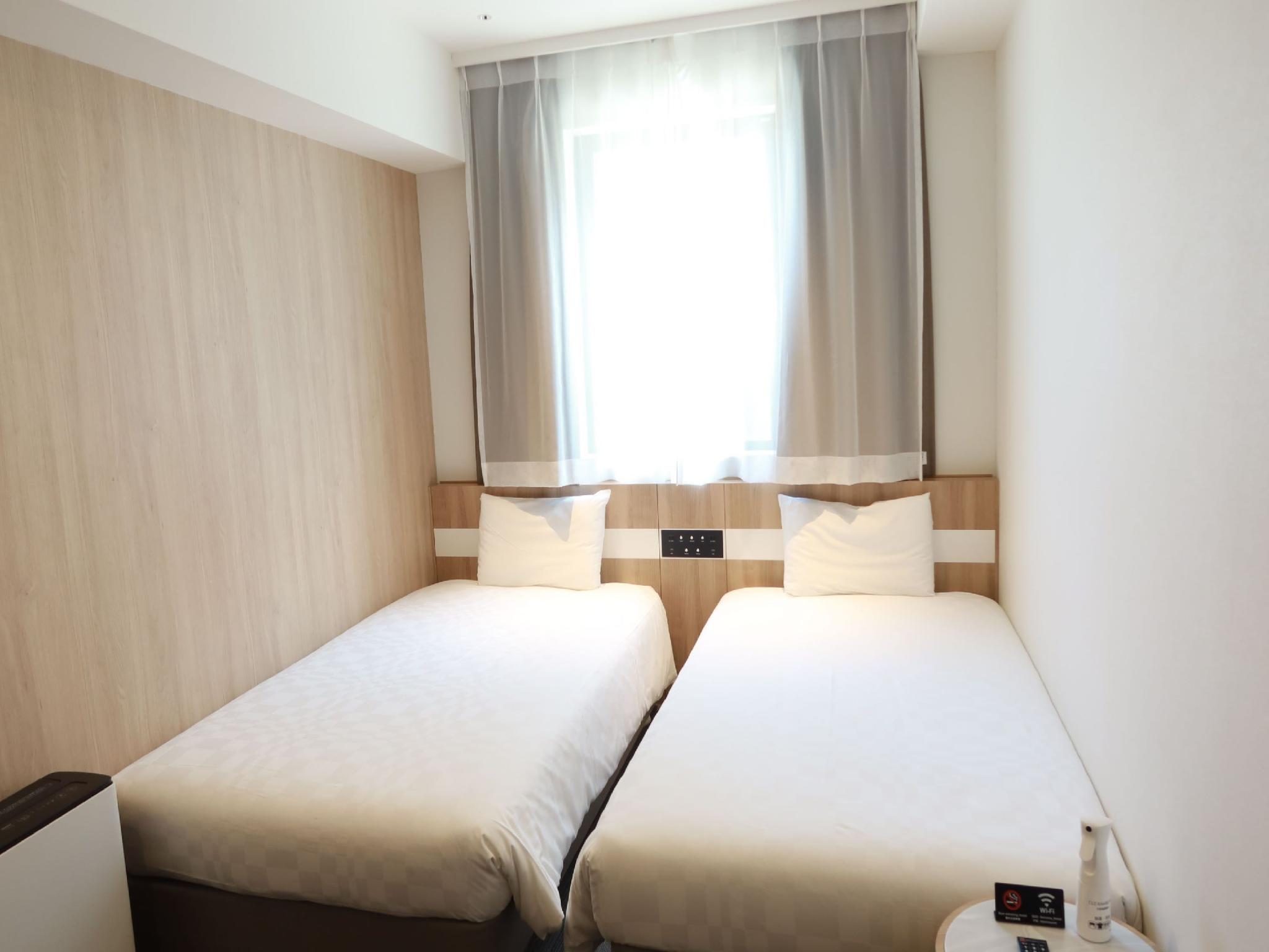 Adjoining Room Guaranteed Adjoining Room 2 Twin Rooms