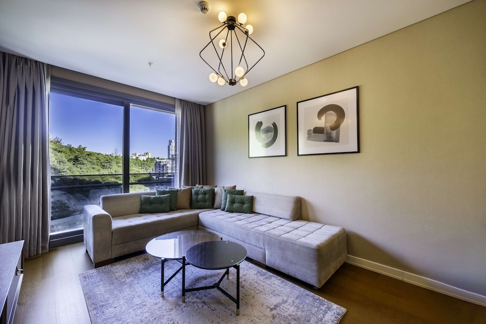 غرفة سوبيريور عائلية بسرير كينج بـ3 غرف نوم، Radisson Residences Vadistanbul 9/10