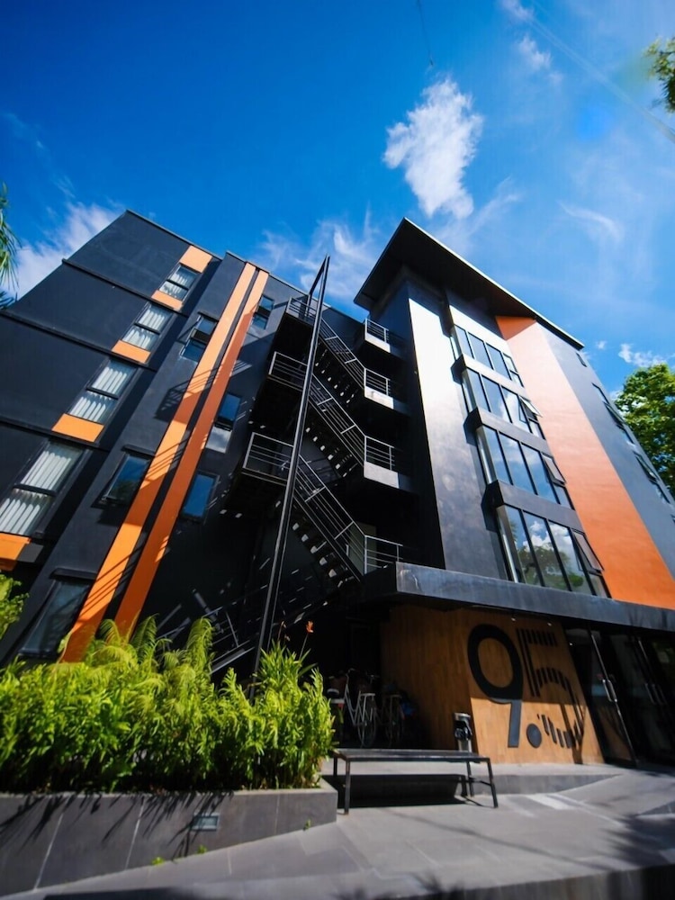 9.5 Hotel 6/70