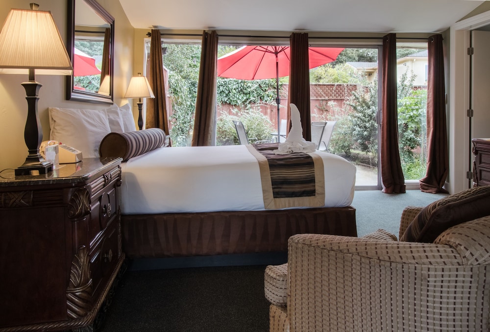 Monterey Peninsula Inn 42/63