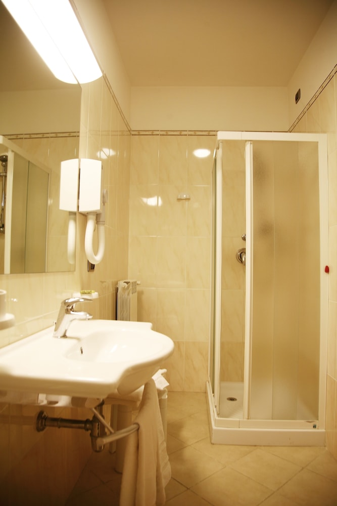 Hotel Tiziana 48/50