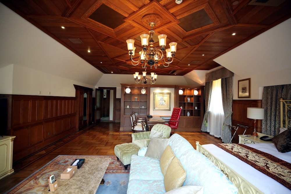 Heng Shan Moller Villa Hotel 30/50