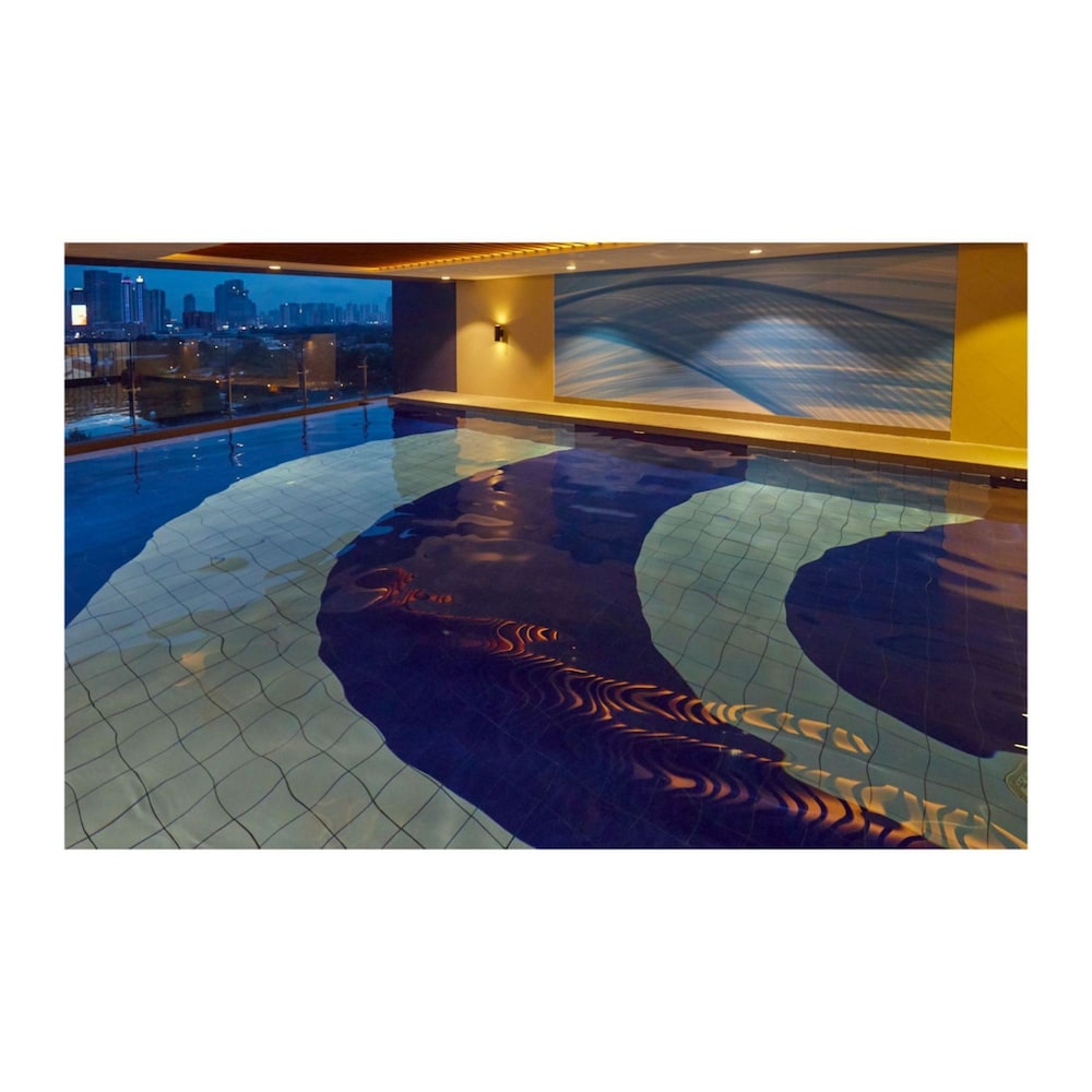 Summit Hotel Greenhills in SAN JUAN