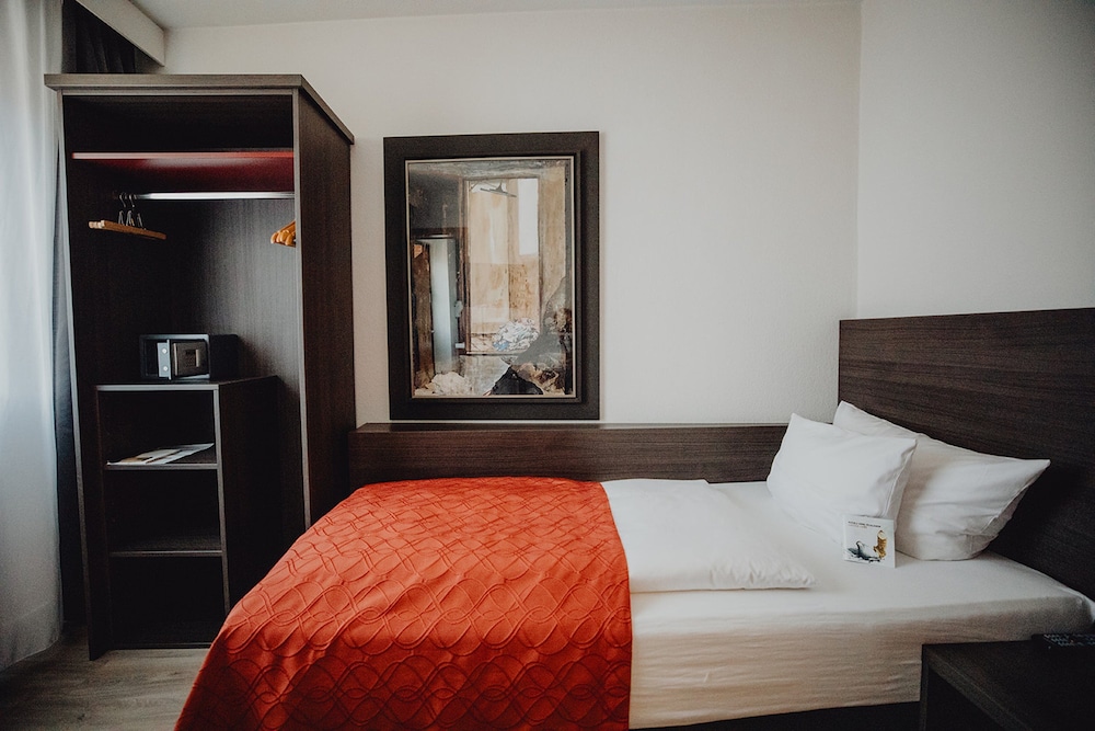 غرفة كومفورت مفردة بسرير فردي، art & business hotel Nurnberg 3/8