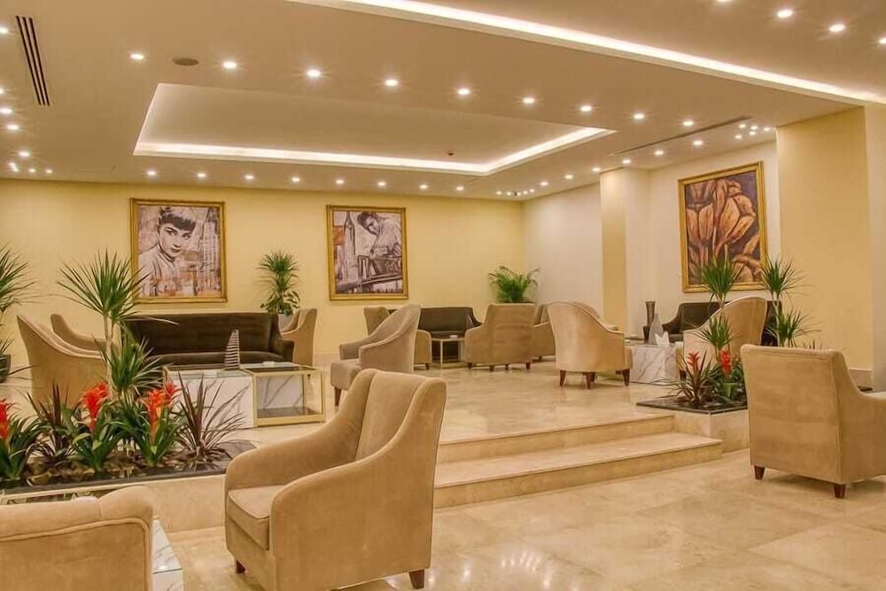 SANDY PALACE HOTEL 32/50