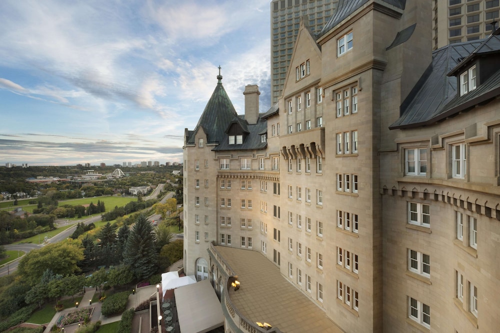 Fairmont Hotel Macdonald 2/62