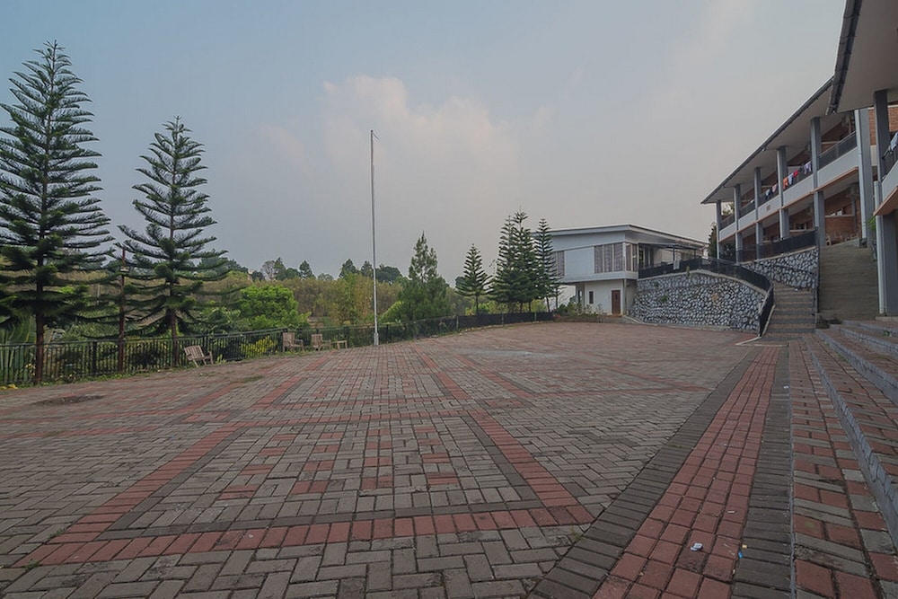 RedDoorz Plus @ Hotel Negeri Baru Lodaya Puncak 15/24