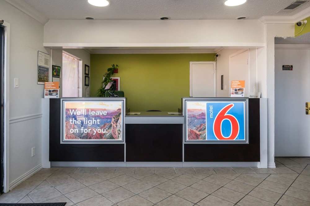 Motel6 Irving, TX - Loop 12 photo2