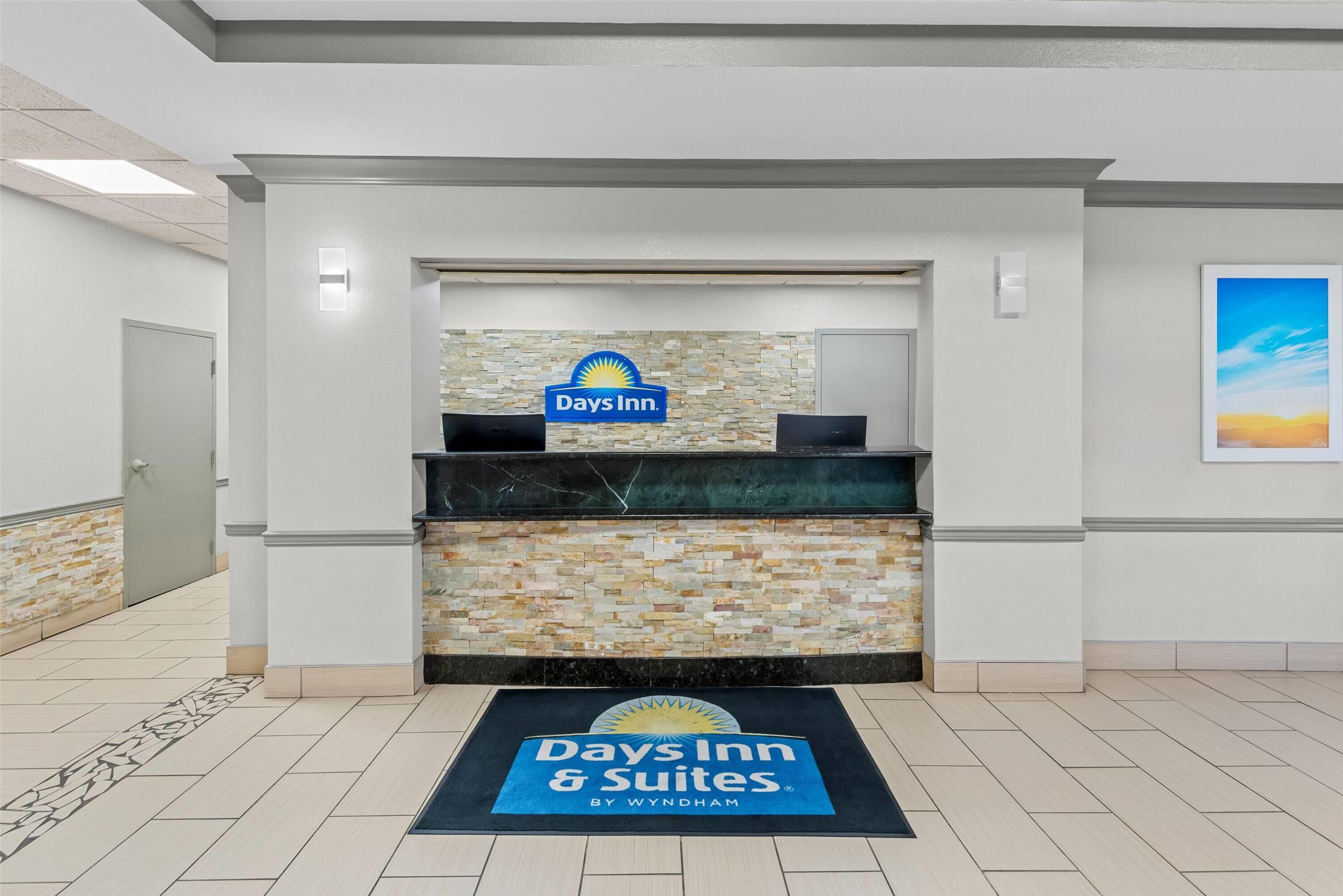 Days Inn & Suites By Wyndham Cedar Rapids 6/27