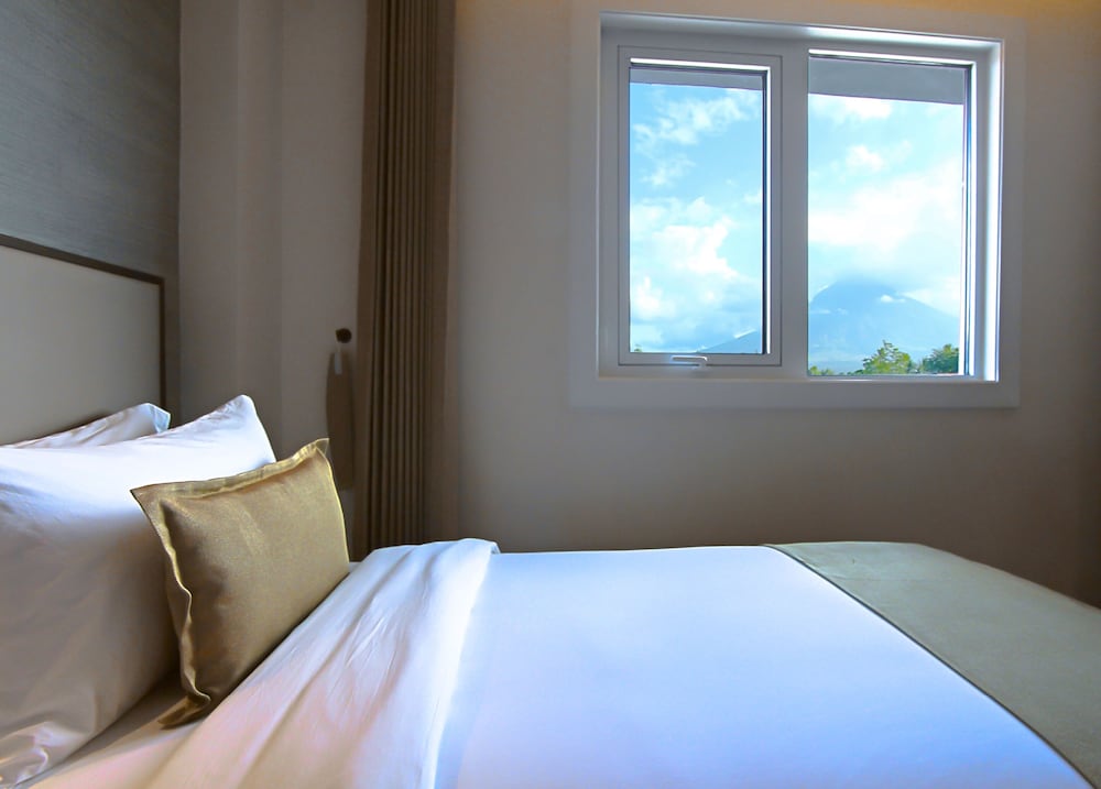 Deluxe, King Bed, Mayon View