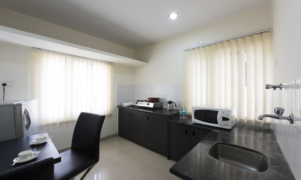 Hotel At Home Suites 38/40