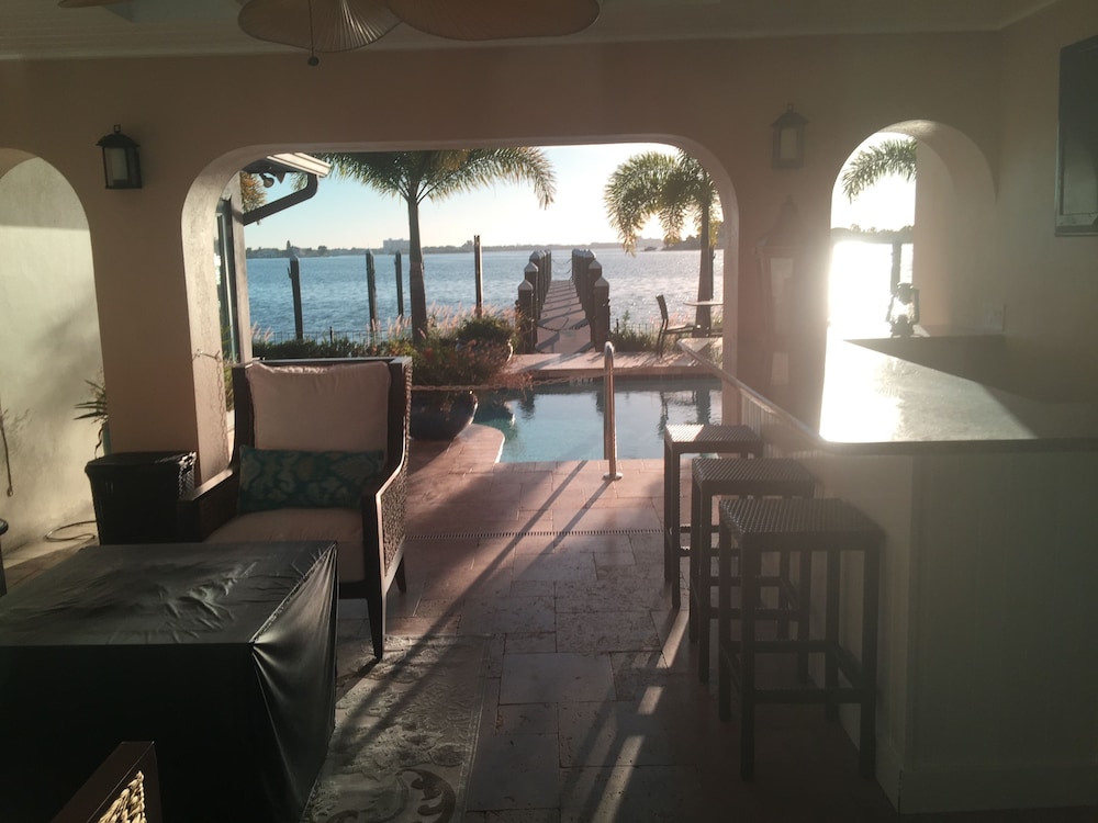 Pasa Tiempo Waterfront Resort 24/45