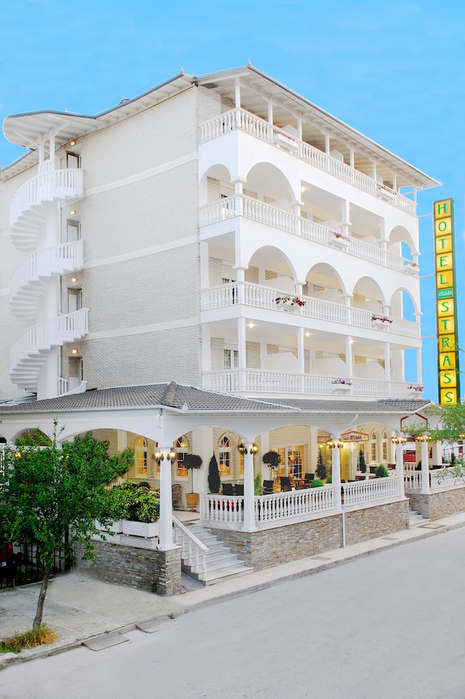Strass Hotel 1/39