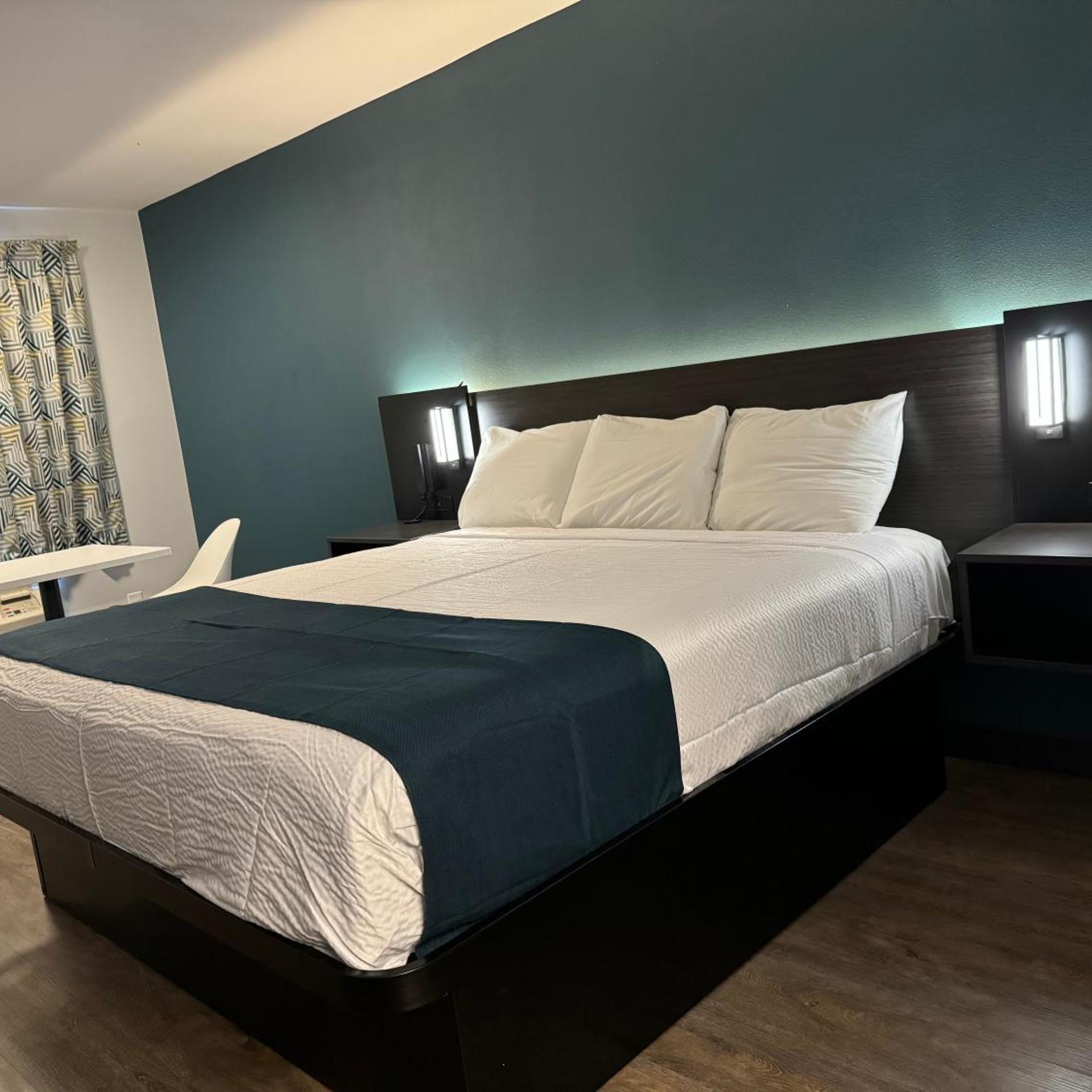 Studio6 Suites Gardena, CA 15/33