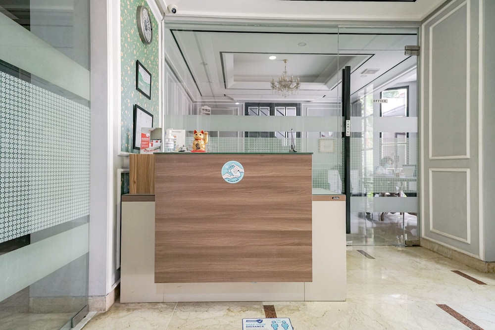 Reddoorz Premium Near Rs Pondok Indah 8/46