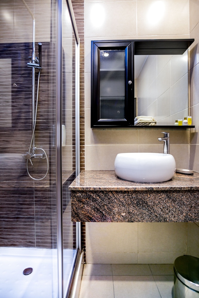 Home Residence Hotel 17/18