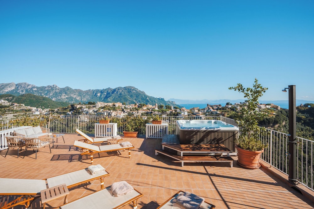 Zi'ntonio Hotel 24/50
