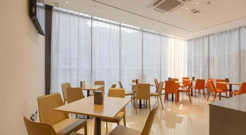 City Comfort Inn (Liuzhou YinTai Avenue Ma'anshan) 48/53