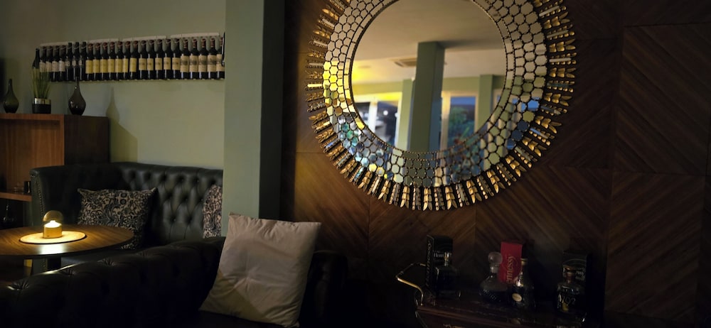 Ascot Boutique Hotel 46/55