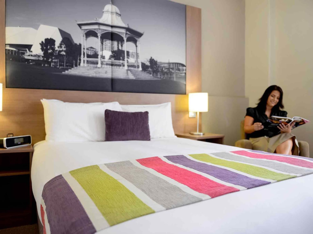 SUPERIOR, QUEEN BED