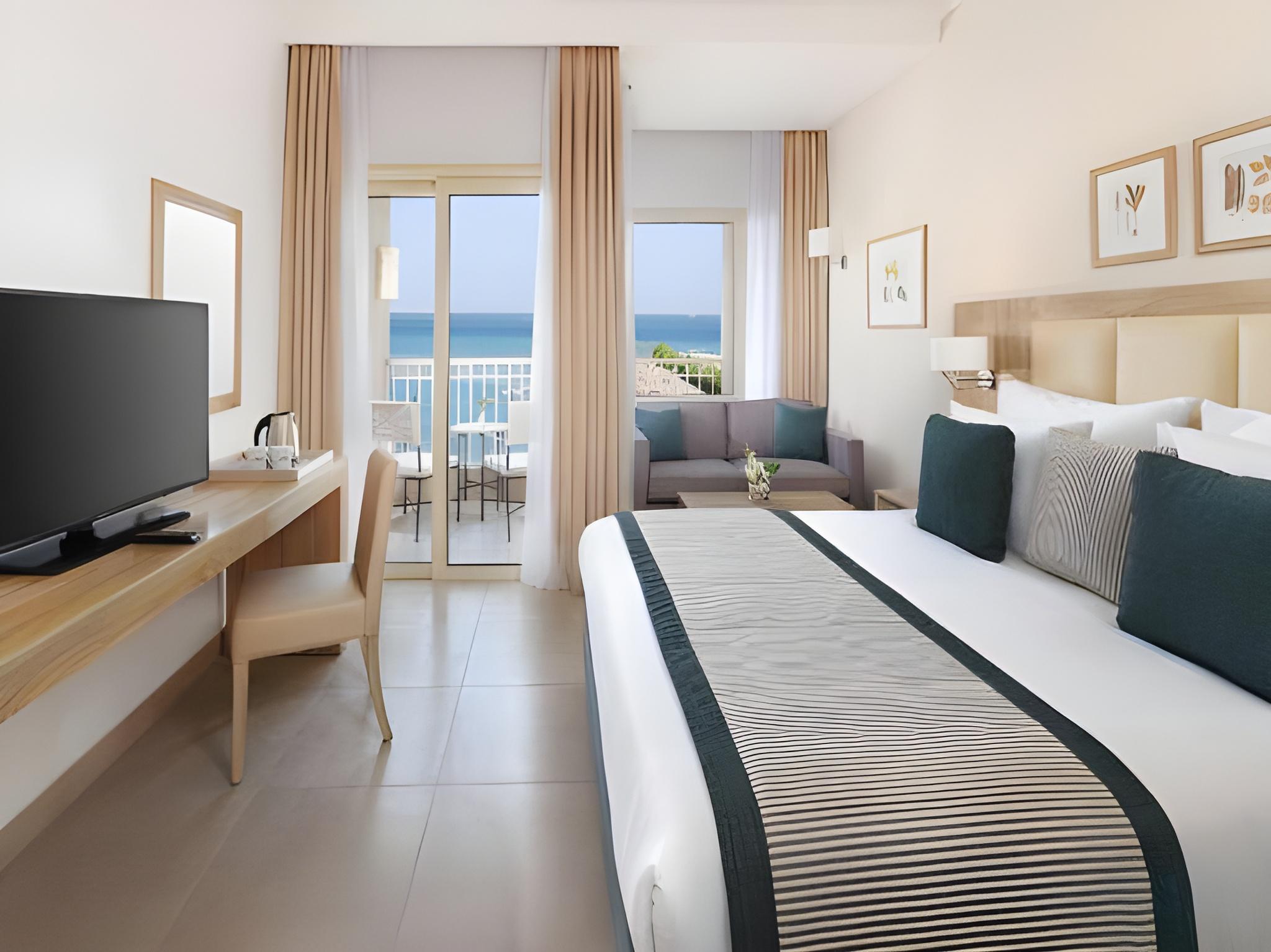 Family Suite, King Bed, Queen Bed, Garden or Pool View
