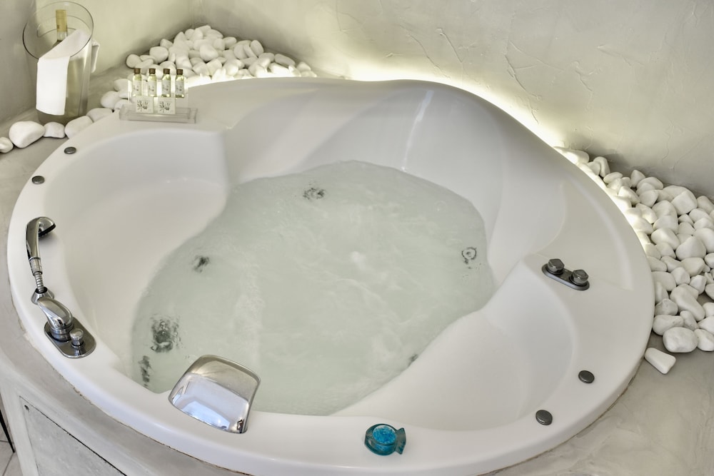 Aeolos Art and Eco Suites - Adults Only 105/109