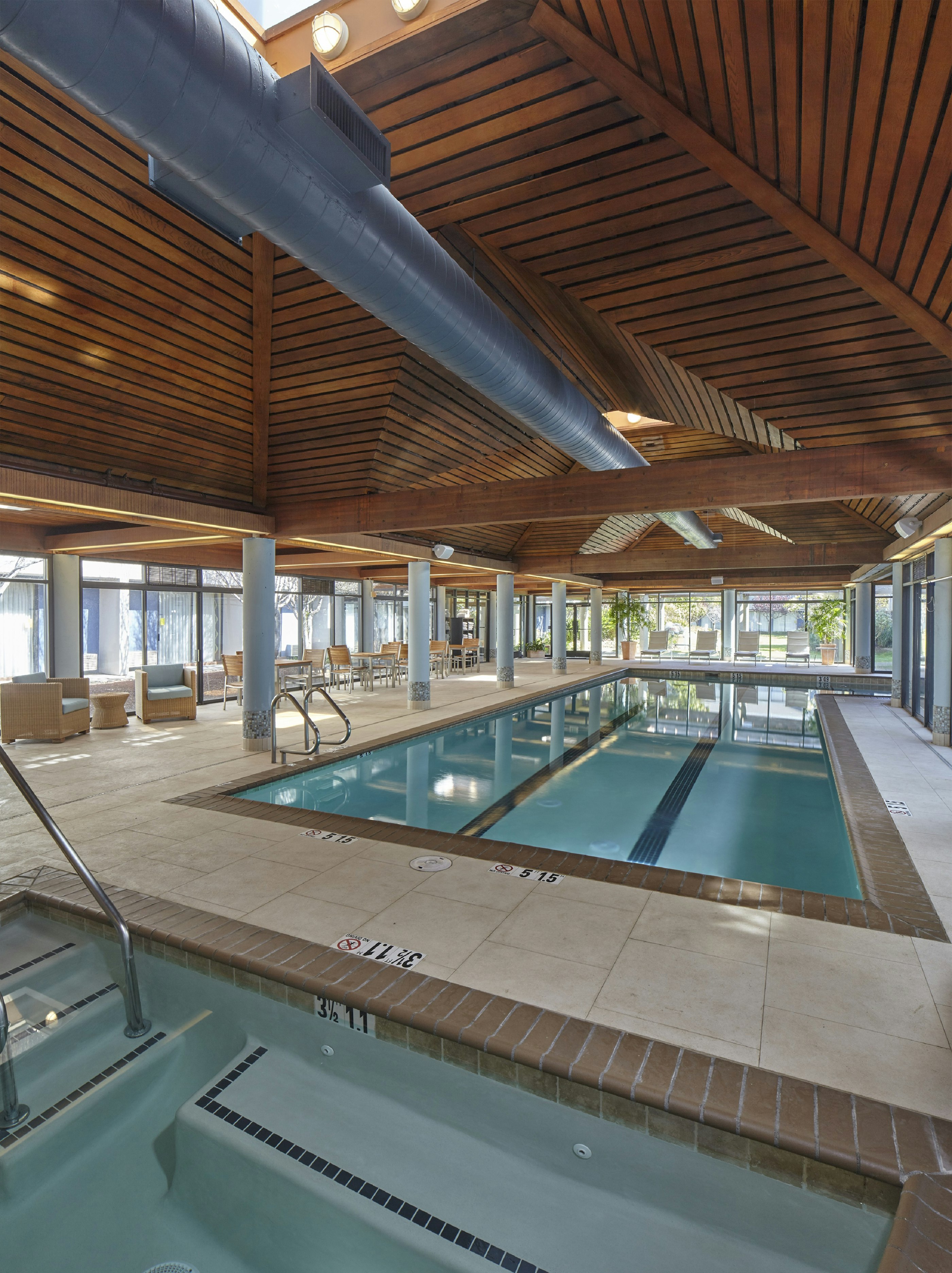 DoubleTree by Hilton Hotel Berkeley Marina 36/83