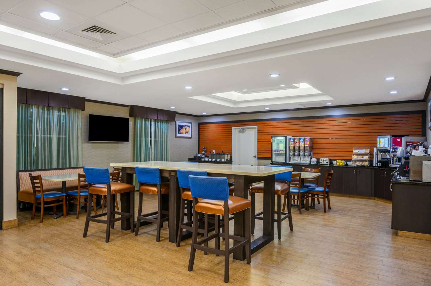 La Quinta Inn & Suites by Wyndham Glendive 44/56