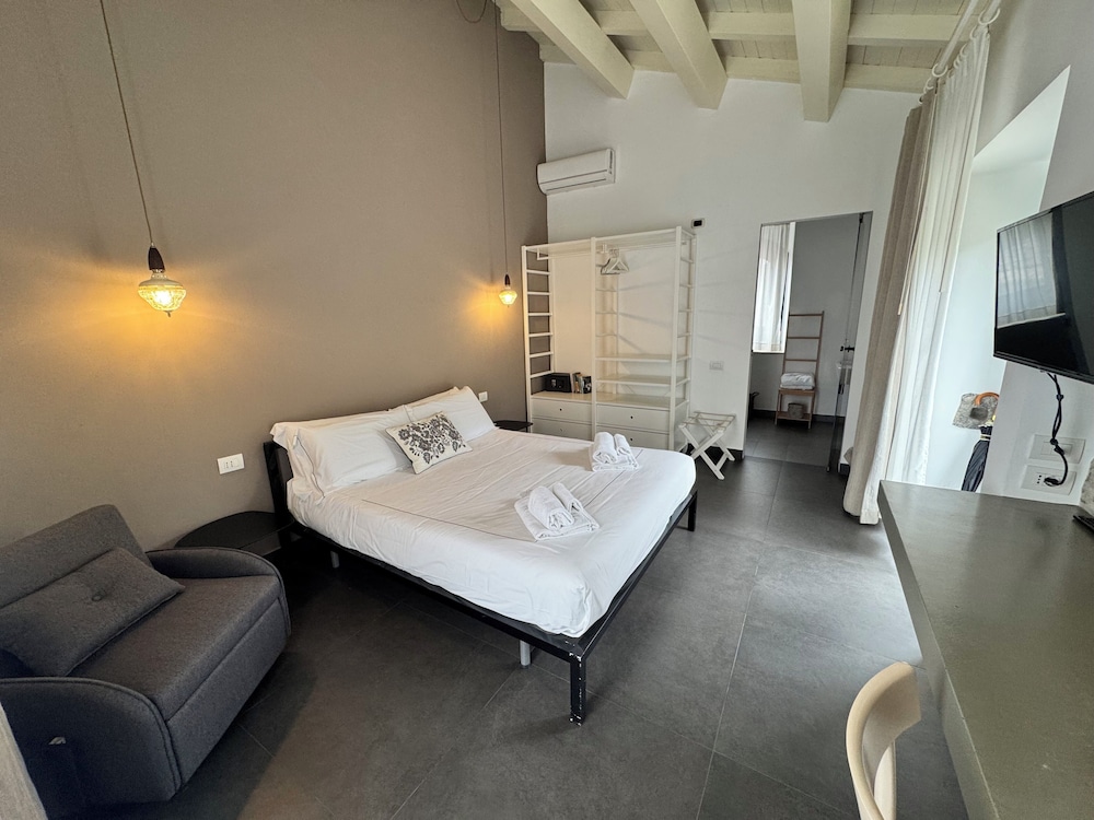 Tale Restaurant & Suite 31/75