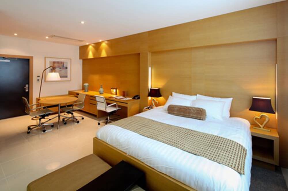 DELUXE, SUITE, KING BED
