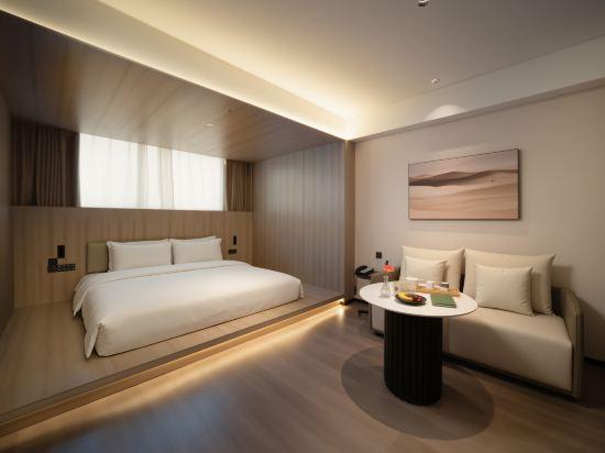 Elegant, Queen Bed