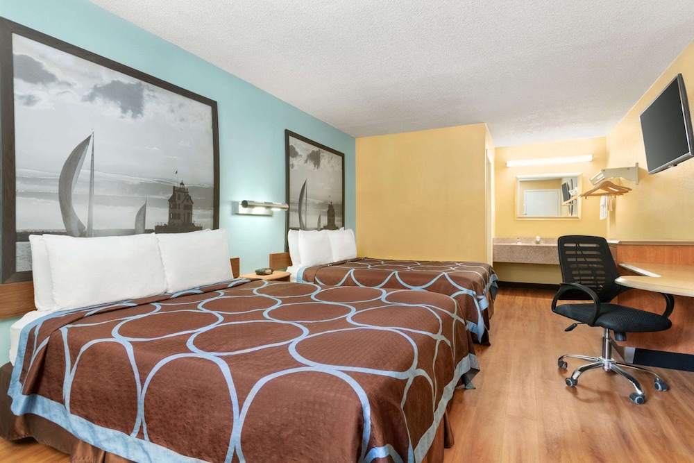 Super 8 by Wyndham Findlay 29/34