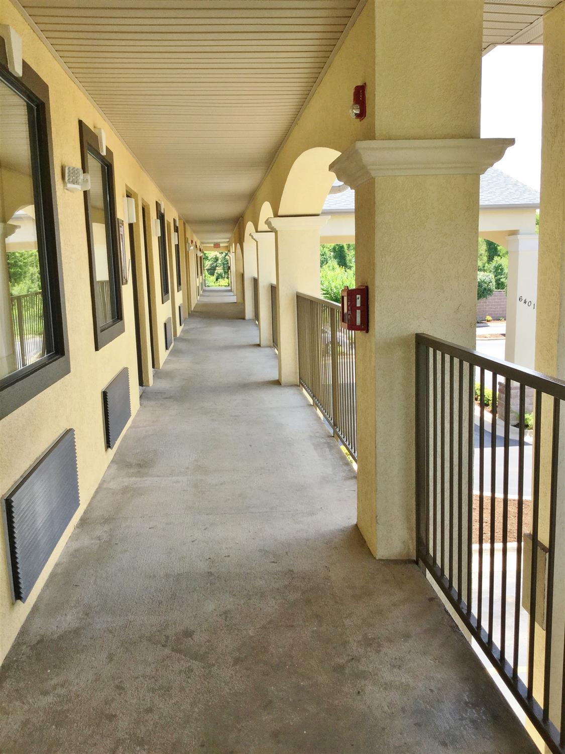 Americas Best Value Inn And Suites University Avenue 18/18