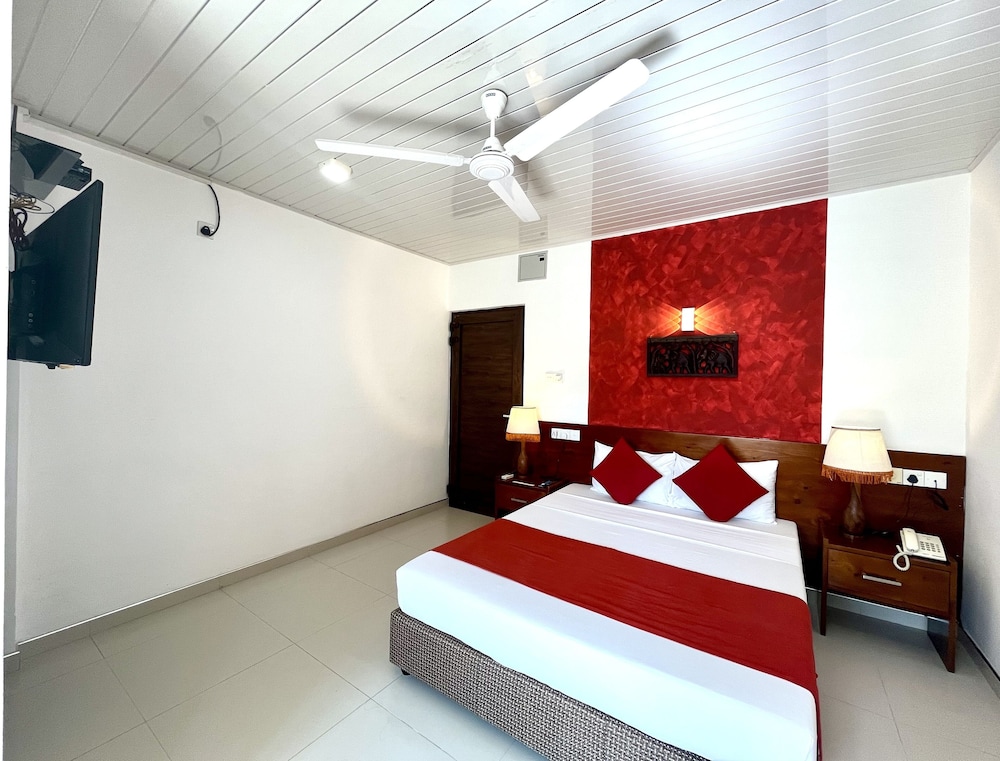DELUXE, DOUBLE BED, CITY VIEW