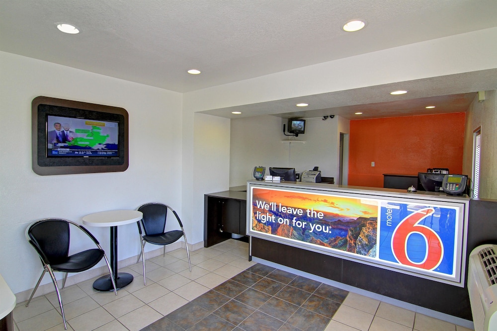 Motel6 Scottsdale, AZ - Old town Scottsdale/Fashion Square 12/40