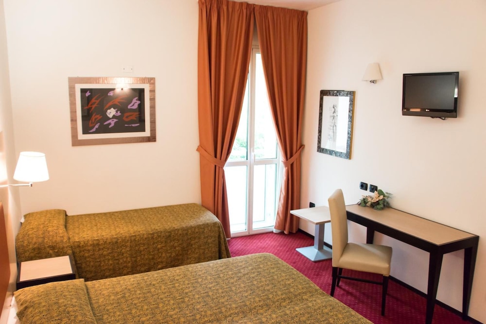 HOTEL FONTANELLE 11/28