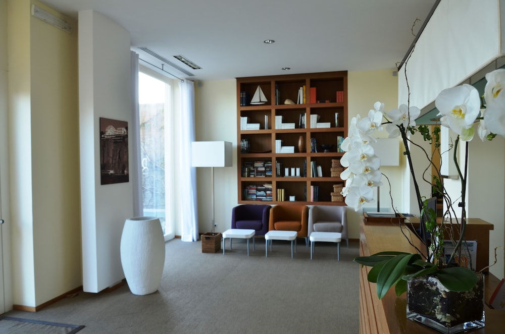 Rota Suites 8/58