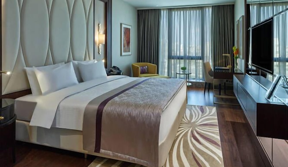 SUPERIOR, QUEEN BED