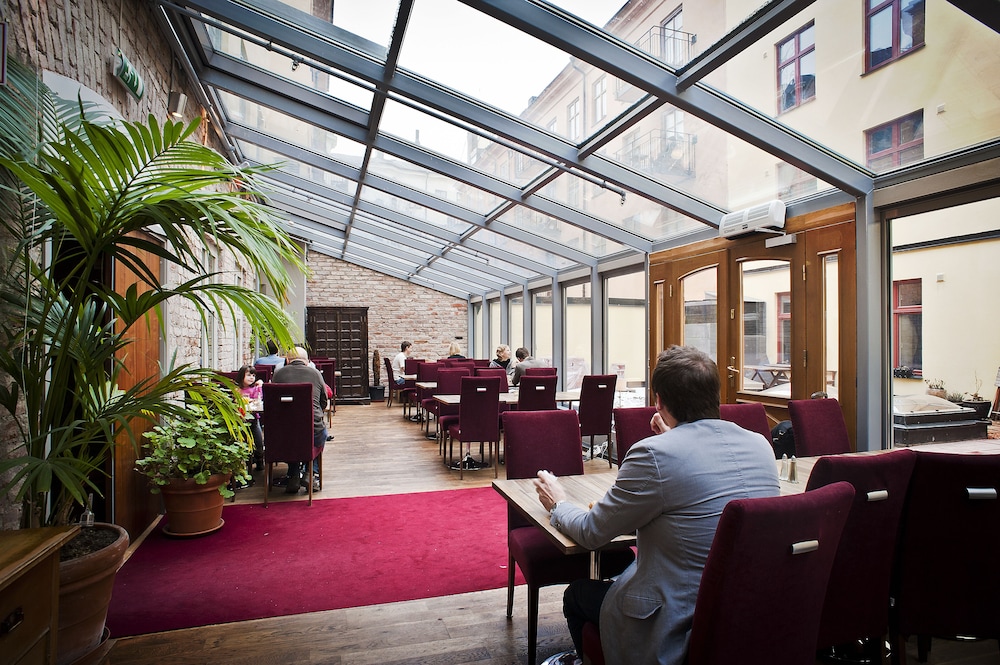 Rex Hotel 33/40
