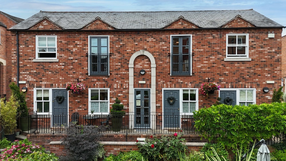 Darwin's Townhouse 4/49