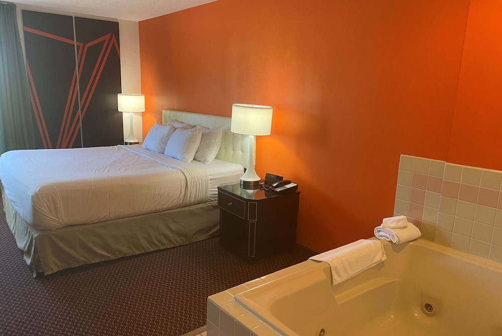 Howard Johnson by Wyndham Manteno 24/33