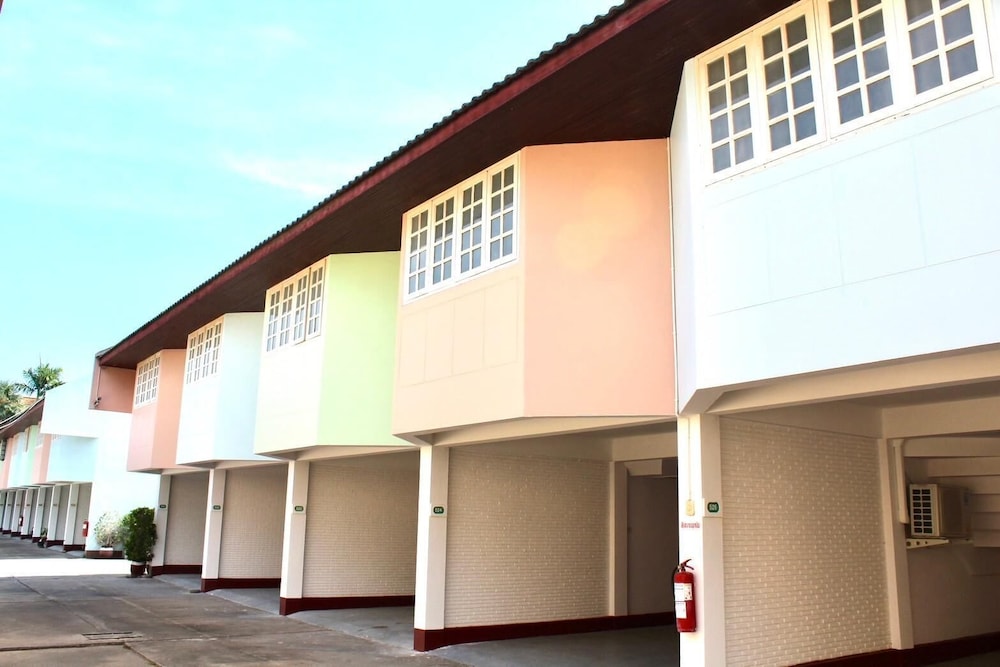 Bangsaen Villa Hotel 4/48