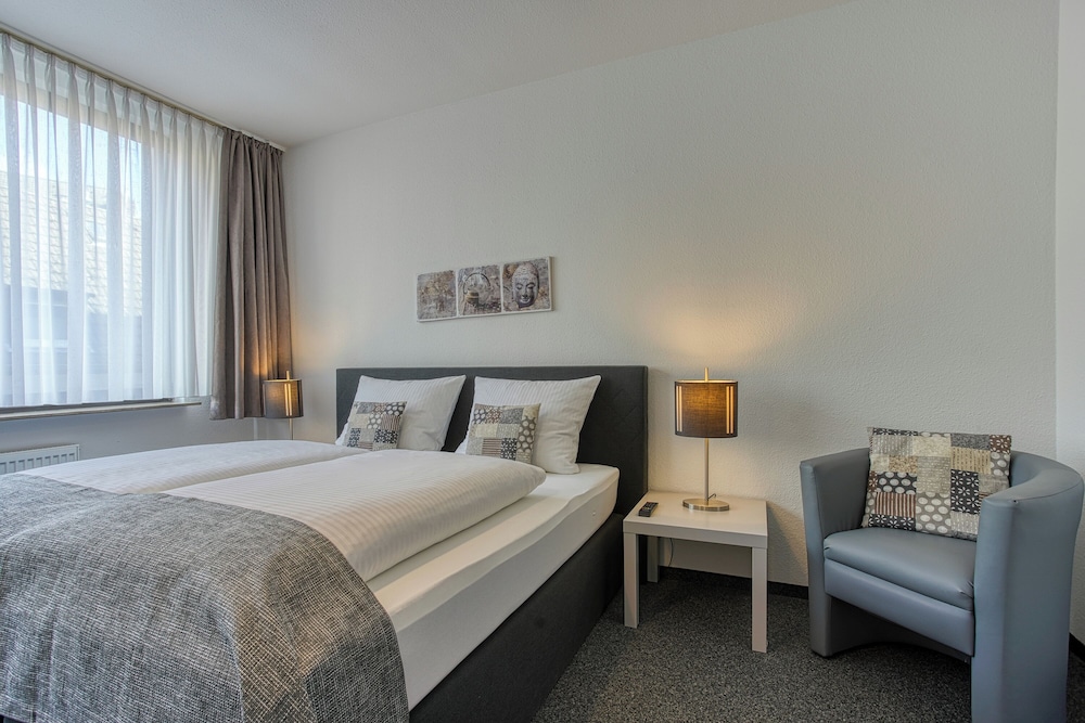 Ff&E Hotel Carlton 13/59