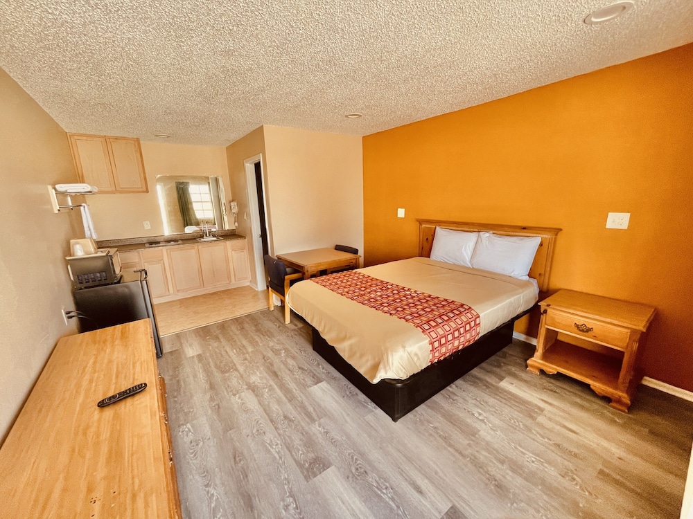 Regency Inn 19/38