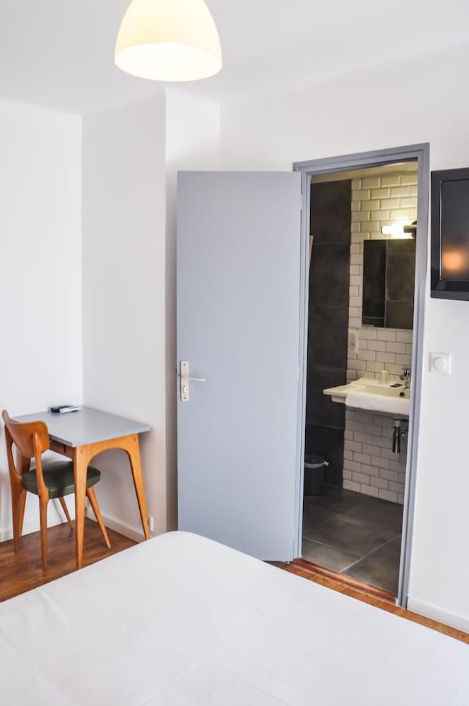 Hôtel Les Arbousiers 35/68