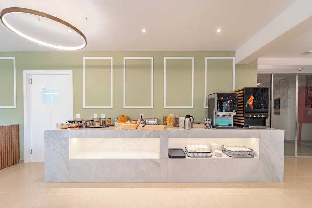 Philia Center Suites 10/73